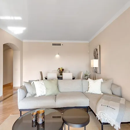 Charming With Terrace Apartment