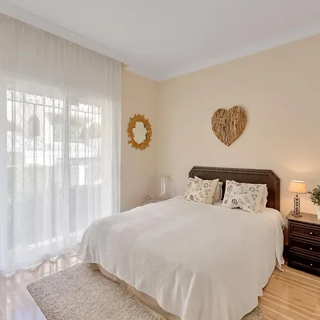 Charming With Terrace Apartment *