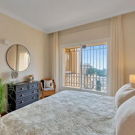 Charming With Terrace Apartment *