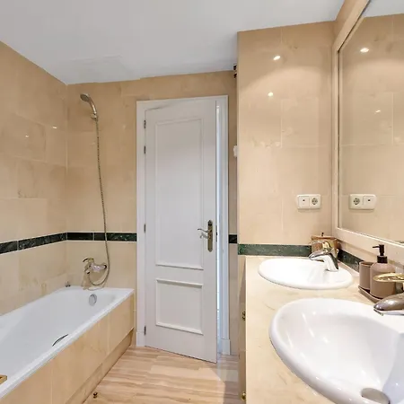 Charming With Terrace Apartment Marbella