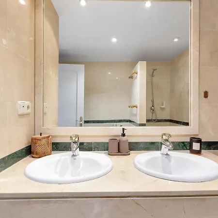 Charming With Terrace Apartment